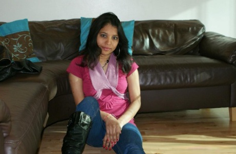 Indian MILF Kavya Sharma gets totally naked during a slow striptease