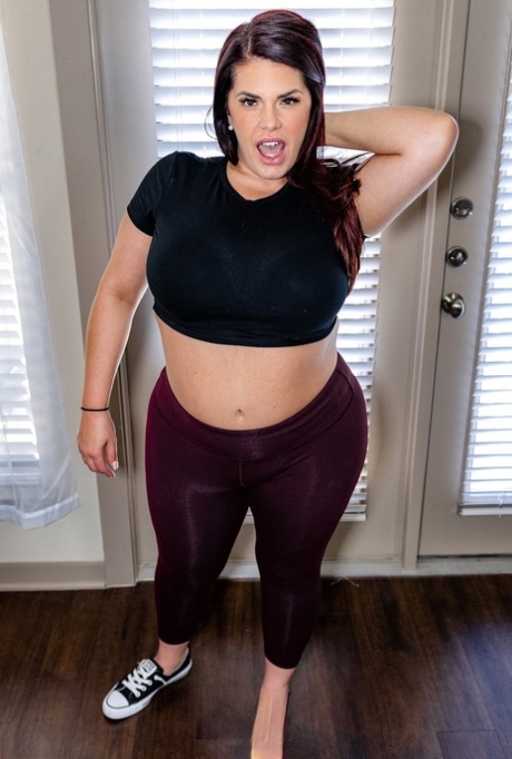 Chubby amateur Jessica Jax exposing her very big ass & her juicy tits