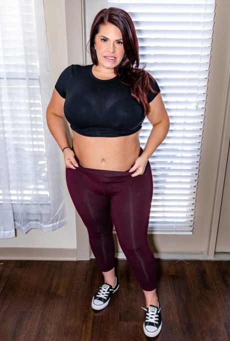 Chubby amateur Jessica Jax exposing her very big ass & her juicy tits
