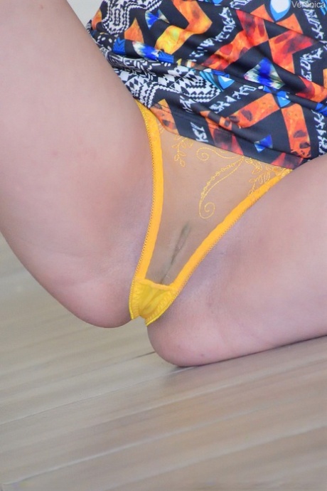 Amateur beauty Veronica shows her round booty, strips & toys herself