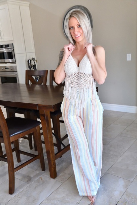 Amateur MILF Pics